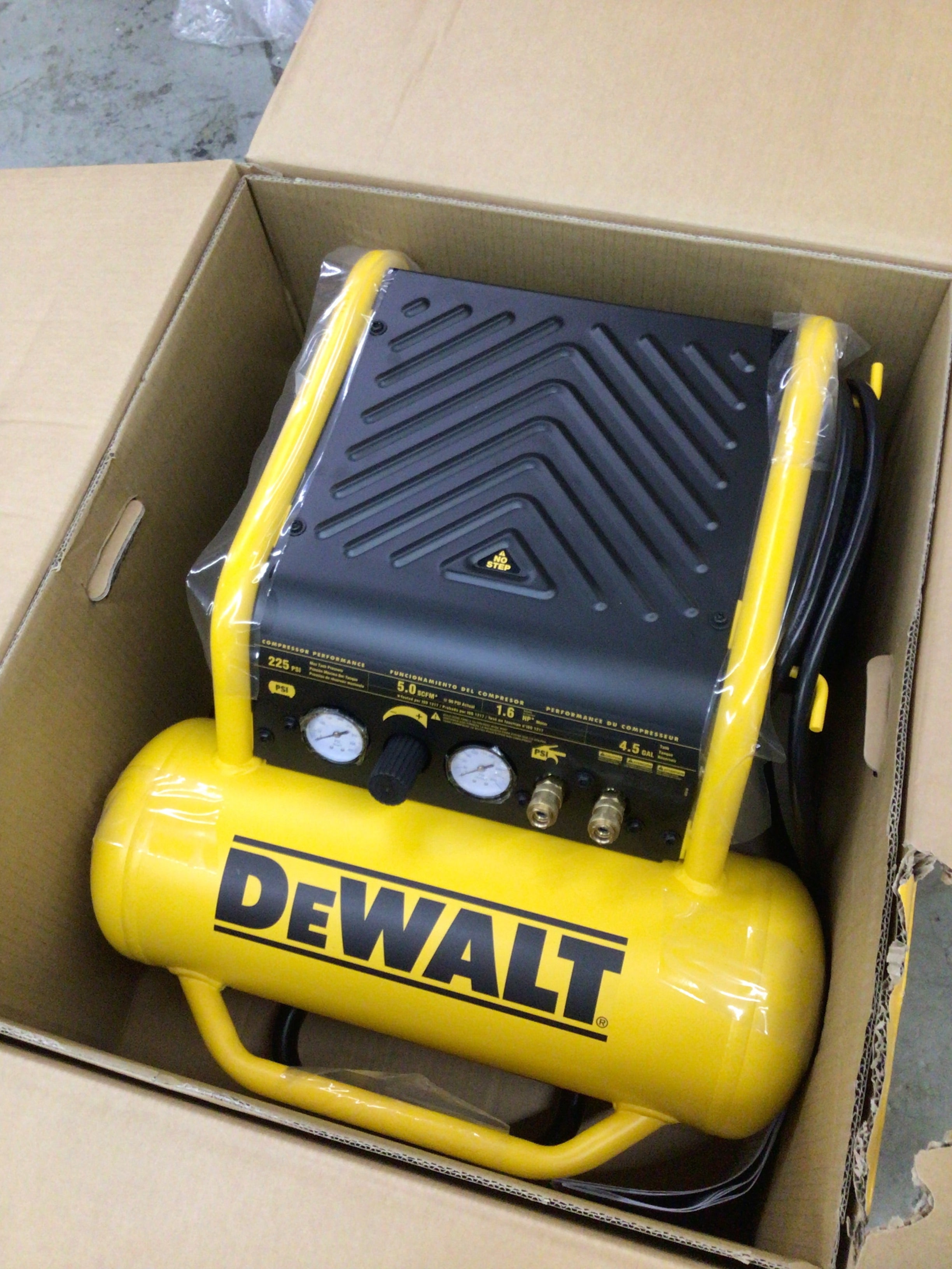 DeWALT D55146 4.5 Gallon 200 PSI Electric Portable Air Tool Compressor *READ* (8118093283566)
